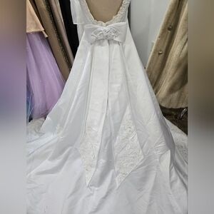David's Bridal Lady Eleanor, Wedding Gown with Long Bow